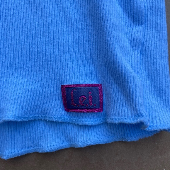 Super Cute L.e.i shirt - Picture 2 of 3